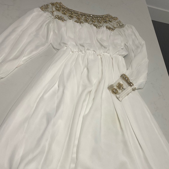 White and gold dress - Picture 1 of 6